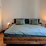 The Industrique Home - 3 Bedroom Apartment