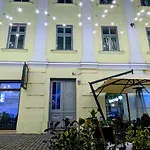 The Industrique Home - 3 Bedroom Apartment