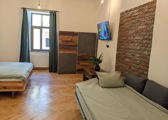 The Industrique Home - 3 Bedroom Apartment