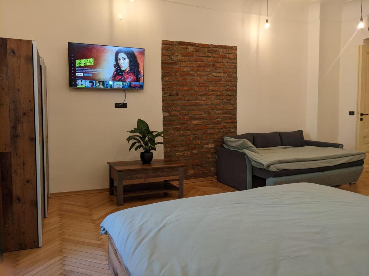 The Industrique - 3 Bedroom Apartment *
